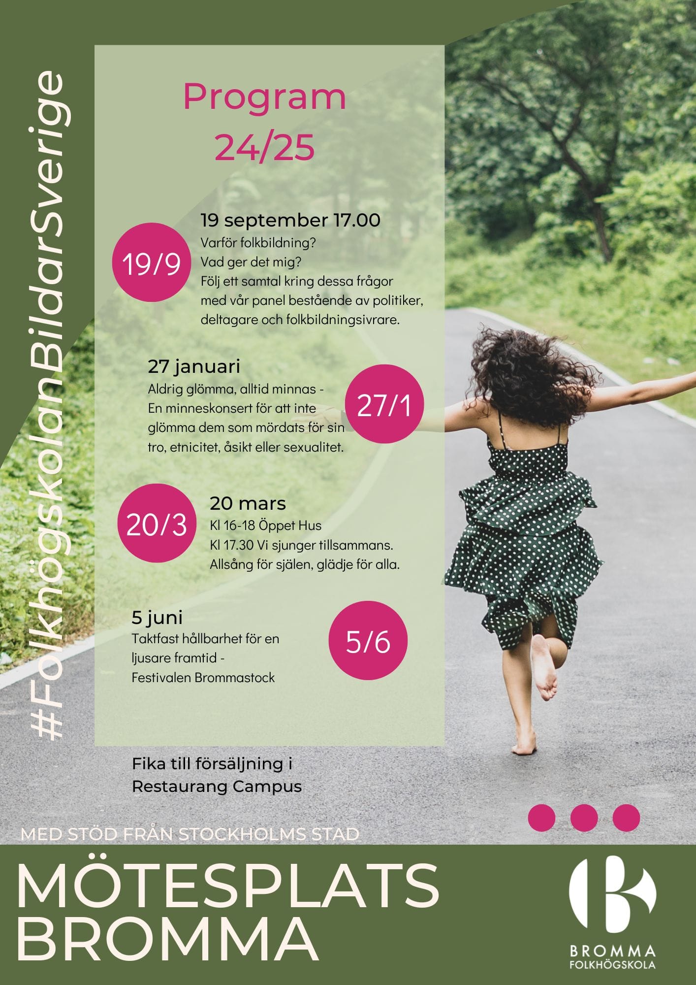 Kvinna som springer på en väg med armarna utsträckta